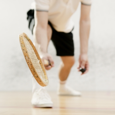 Waar moeten goede squash schoenen aan voldoen?