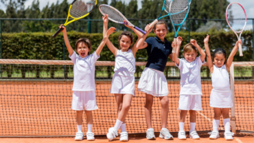 De Voordelen van Tennis voor Kinderen: Waarom Tennis een Geweldige Sport is voor Jonge Spelers